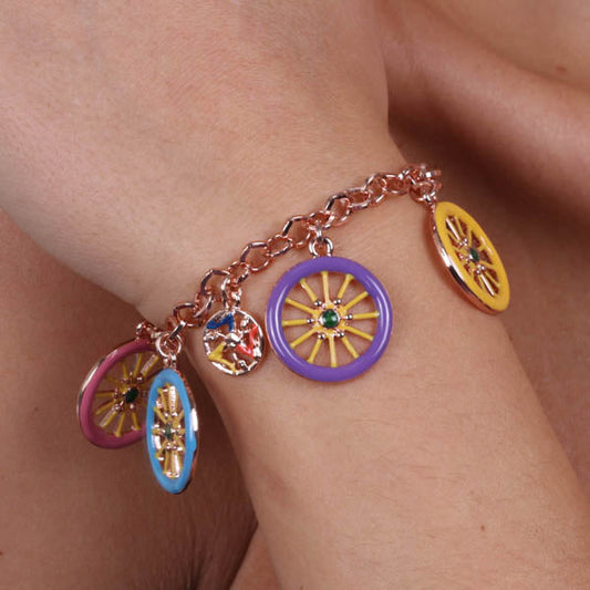 Bracciale in Metallo con charm ruote colorate e carretto siciliano