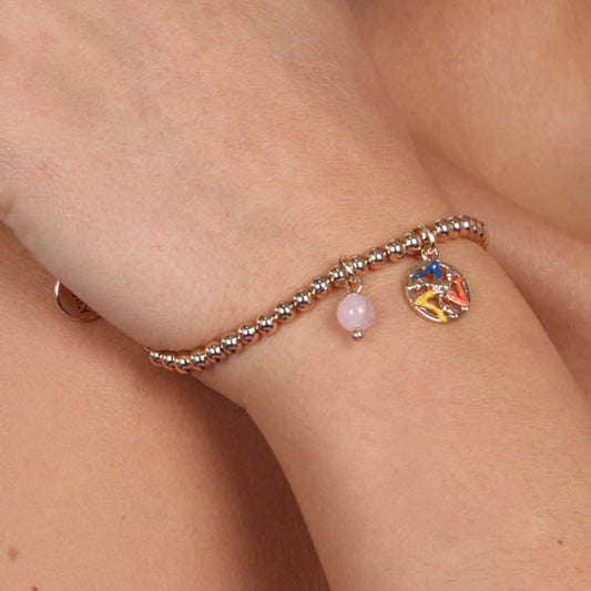 Bracciale in Metallo maglia a sfere piccole, con trinacria impreziosita da smalti e perlina rosa, pendenti