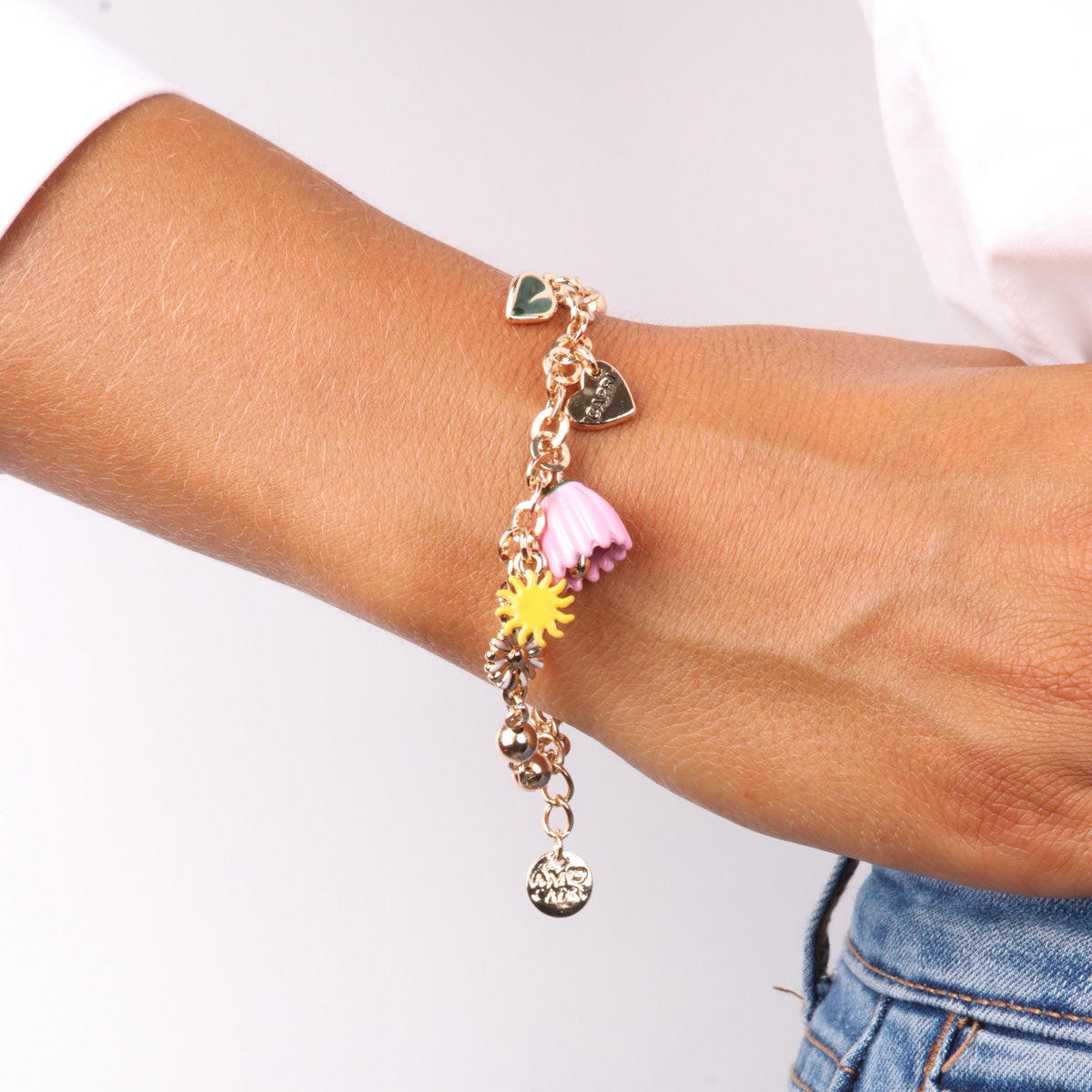 Bracciale in Metallo con fiore, sole, cuore con scritta capri, foglia e campanella a forma di campanula rosa