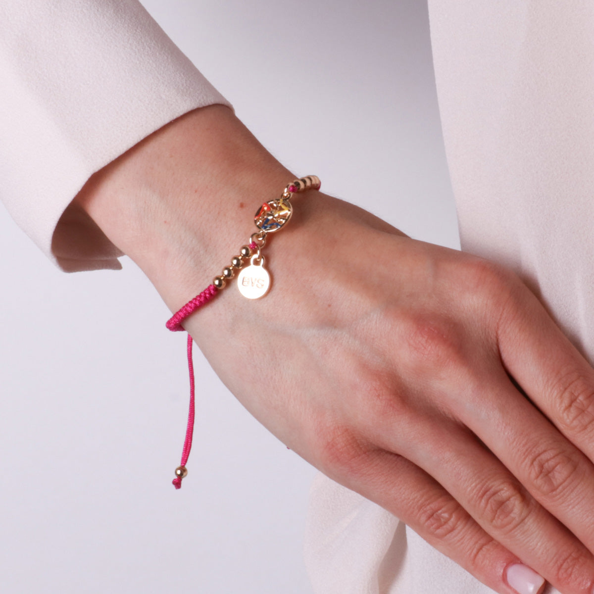 Bracciale in Metallo con cordino fucsia e trinacria