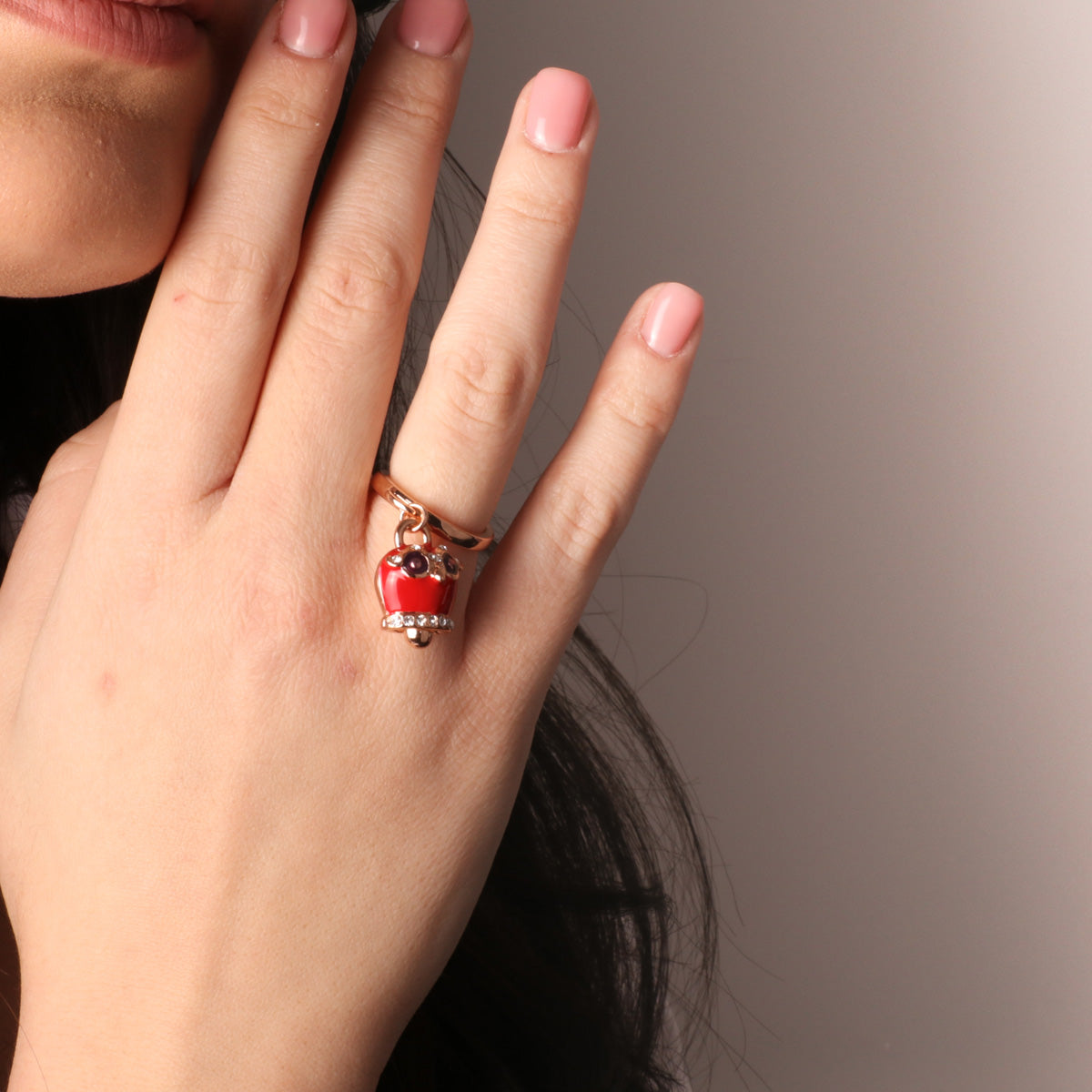 Metal ring with bille charm to owl embellished with red and black enamel and white crystals